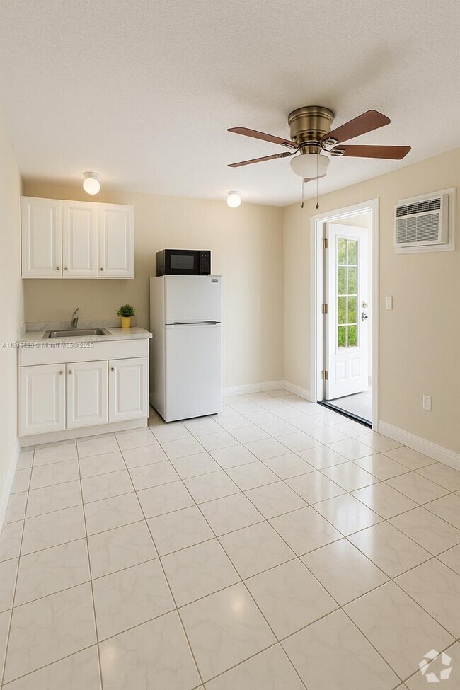 Building Photo - 2810 NW 51st St Unit C Rental