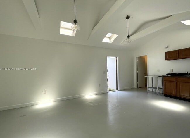 Building Photo - 118 NW 24th St Unit 4 Rental
