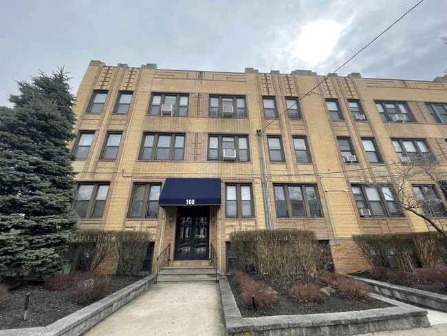 Building Photo - 108 Palisade Ave Unit A3