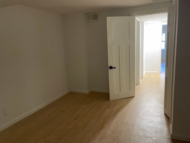 Oficina - 106 Wyldewood Rd