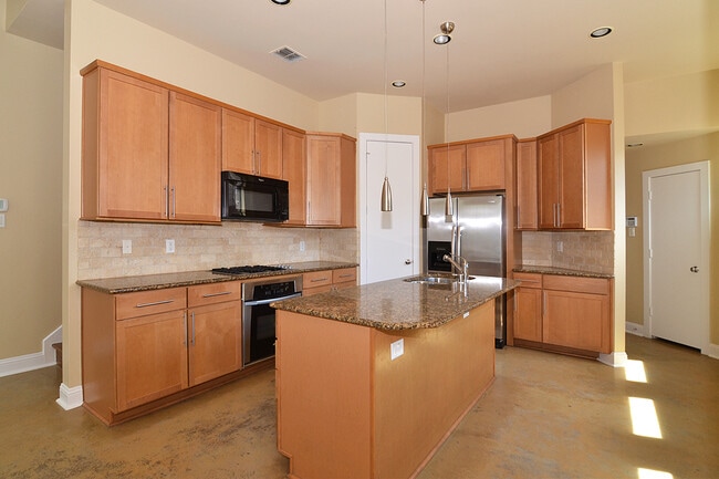 Photo - 5629 Longview St