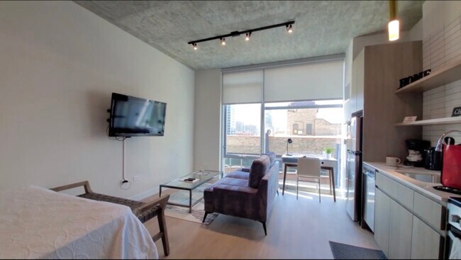 59 W Hubbard St
