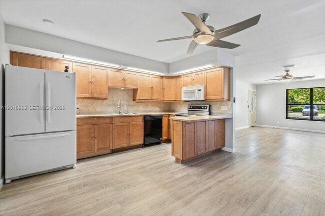 Building Photo - 1367 Riverside Cir