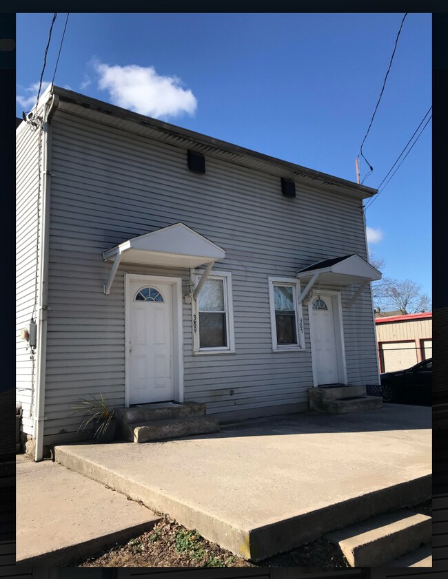 Photo - 389 E King St