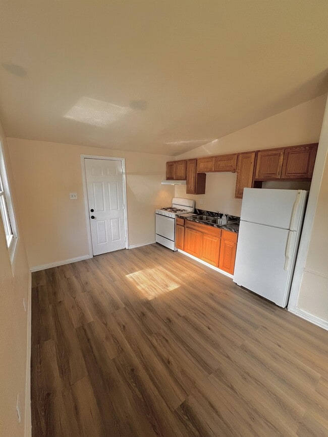 Photo - 214 W Worley St