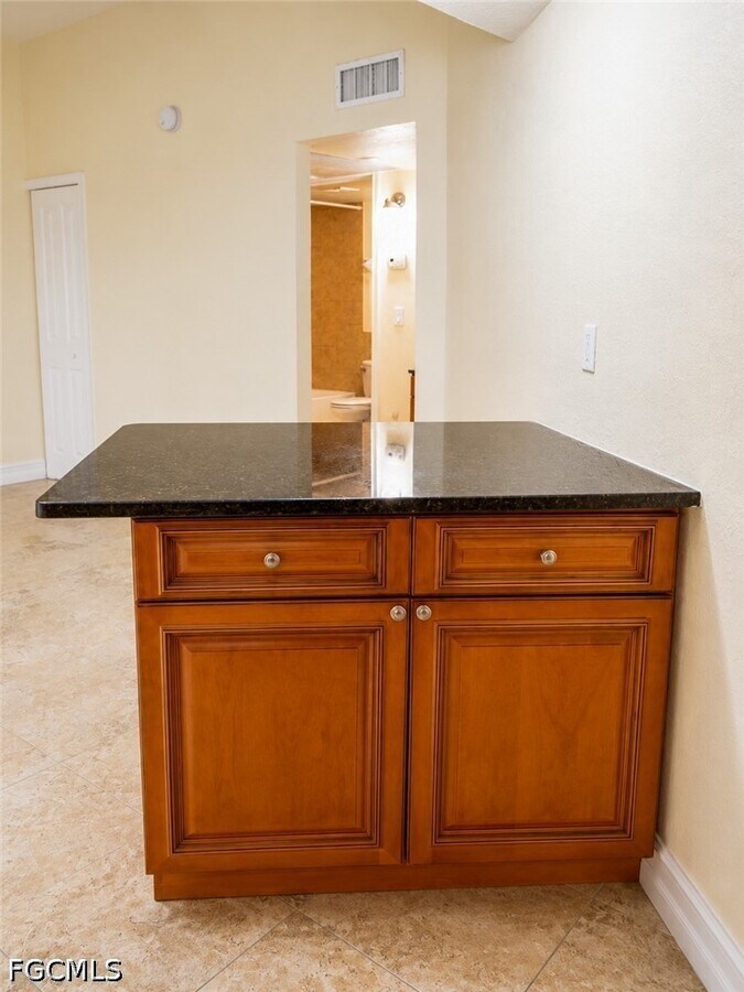 Photo - 3175 Royalston Ave Unidad 105