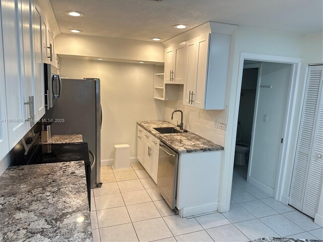 Photo - 9865 Riverside Dr
