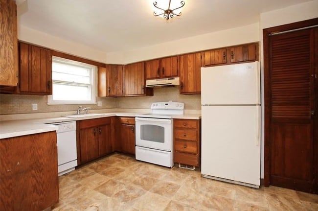 Photo - 185 Hildegarde Rd