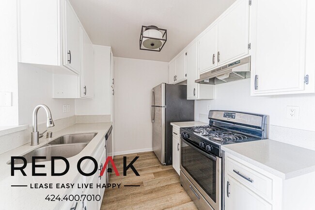 Building Photo - 11817 Victory Blvd Unit 301