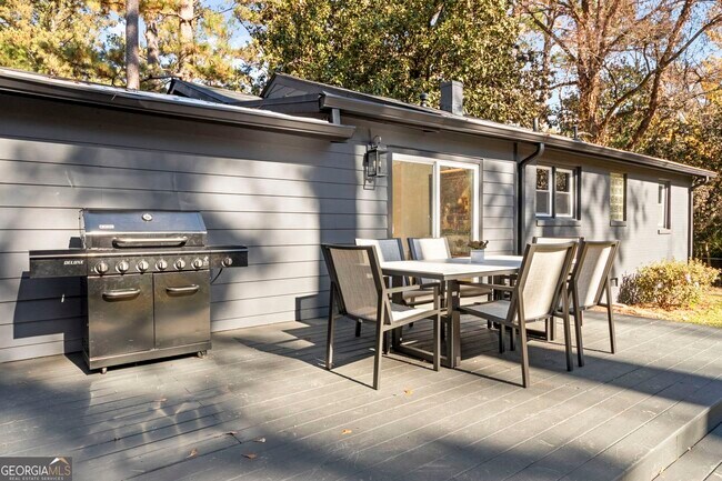 Photo - 1333 Victor Rd NE