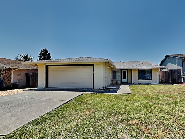 North Vallejo 3/2 Home Available Now! - North Vallejo 3/2 Home Available Now!