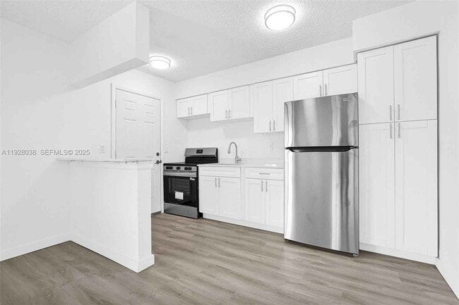 Building Photo - 13210 Memorial Hwy Unit 221