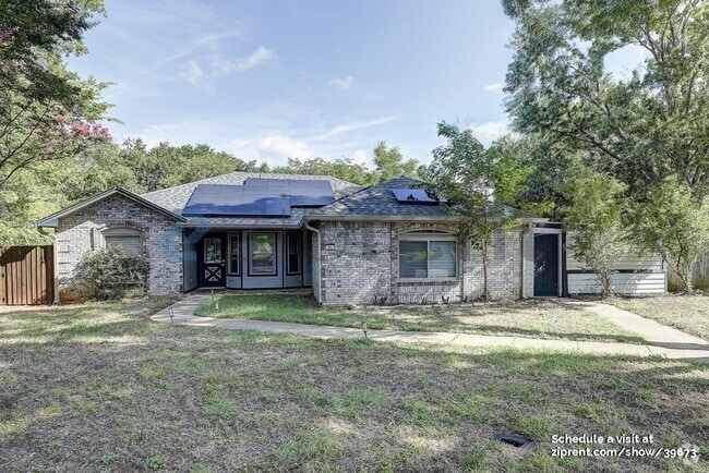 Building Photo - 81 The Woods Rental