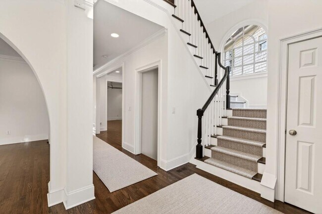 Photo - 16 Conifer Cir NE