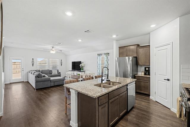 Building Photo - 706 Spur Ridge