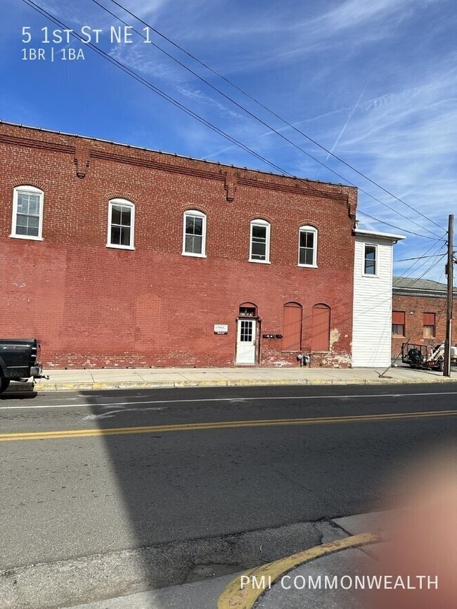 5 1st St NE
