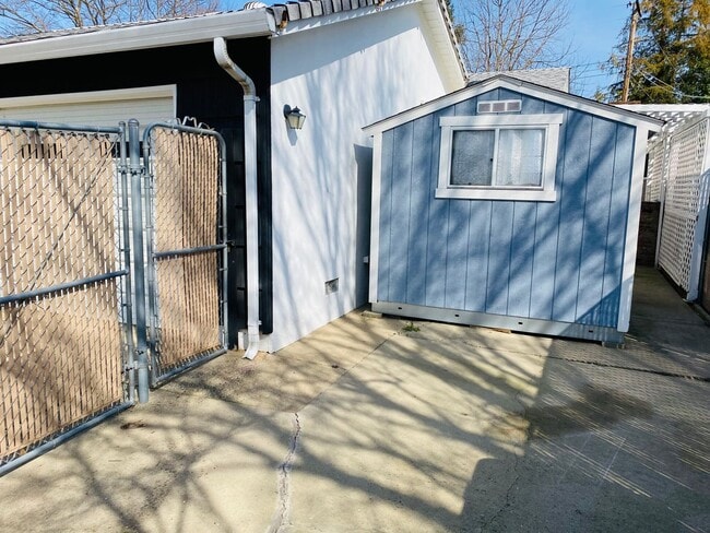 Photo - 2329 Moraine Cir