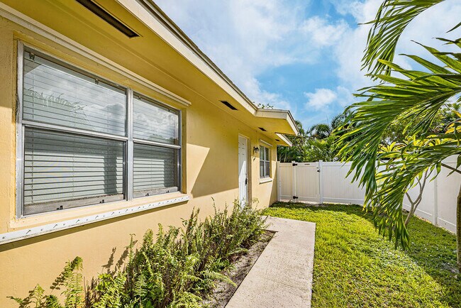 Photo - 260 NE 13th St