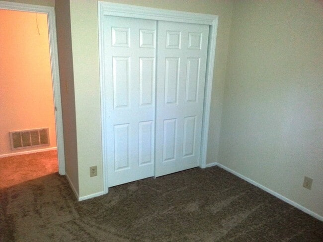 Building Photo - 910 Dolphin Ct Rental
