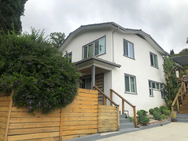 Building Photo - 1868 N Avenue 56