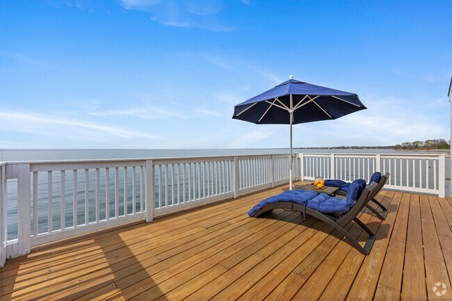 Building Photo - 2167 Fairfield Beach Rd Rental