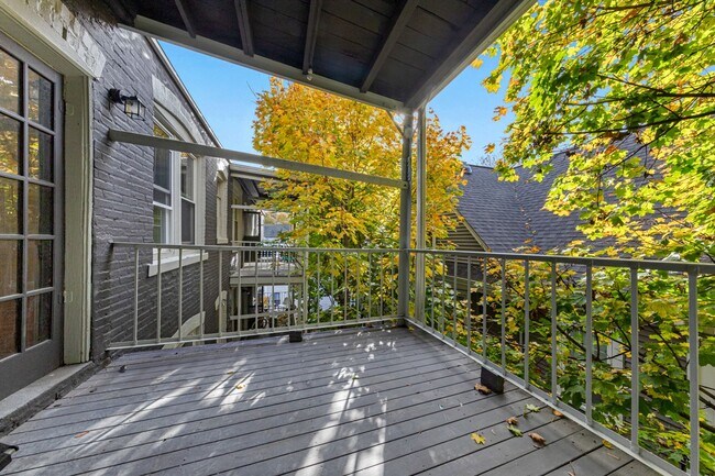 Photo - 3Br/1Bth in GREAT location in Brighton's Oak Sq.! Shops, restaurants. Laundry IN UNIT!
