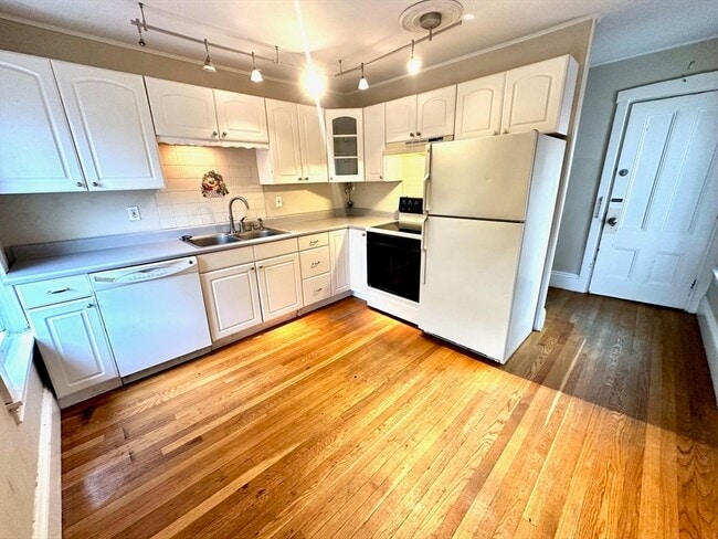 Building Photo - 6 Grant St Unit 2