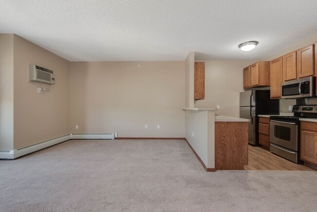 Photo - Oaks Hiawatha Station