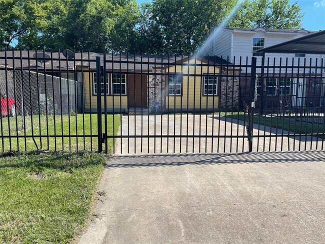 Photo - 7886 Locksley Rd