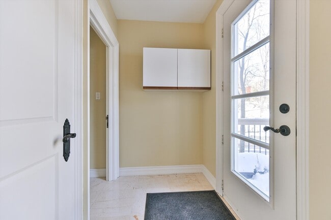 Photo - 50 Old Yonge St