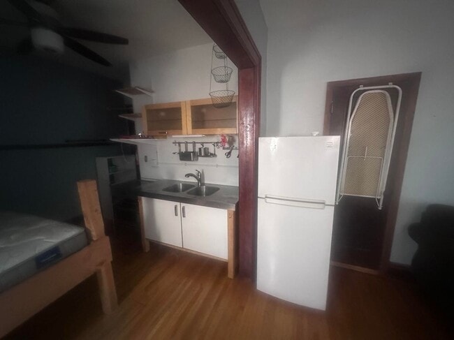 Photo - 2217 Colfax Ave South Unidad Studio