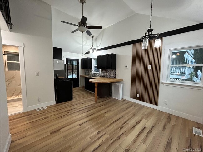 Photo - 765 Meadow Rd