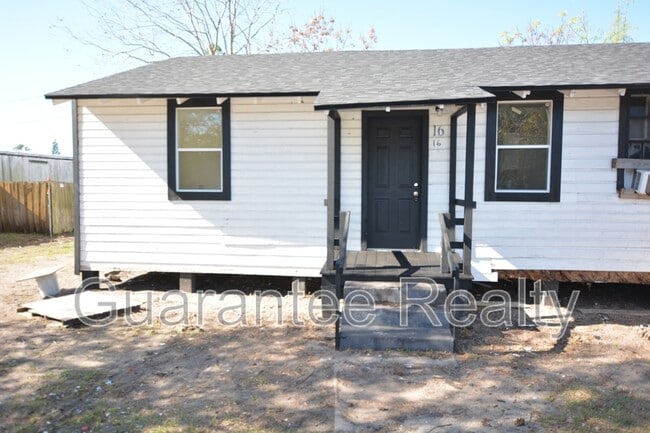 Building Photo - 2726 Shamrock Dr