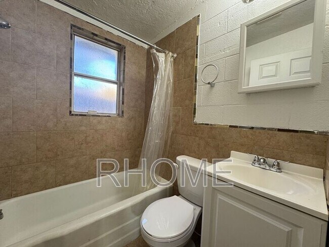 Photo - 2725 S Edison St Unidad APT #2