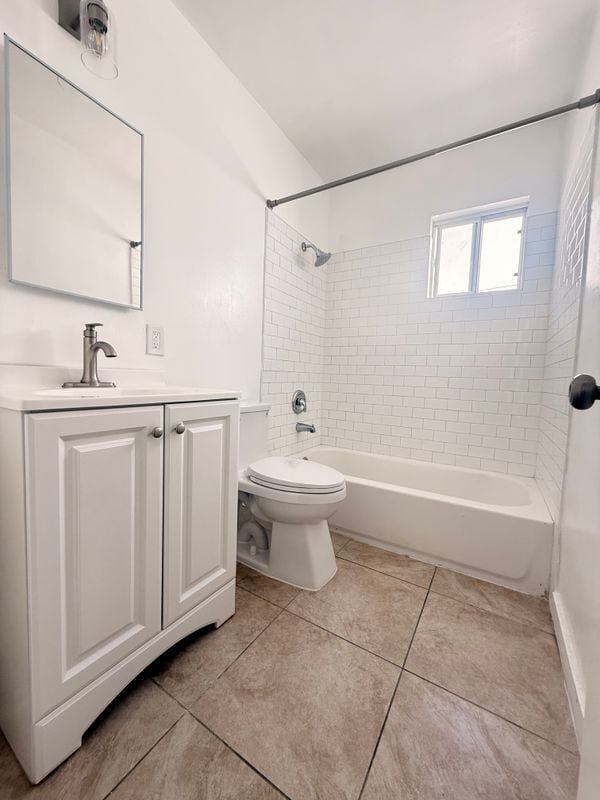 Photo - 2431 W Beverly Blvd