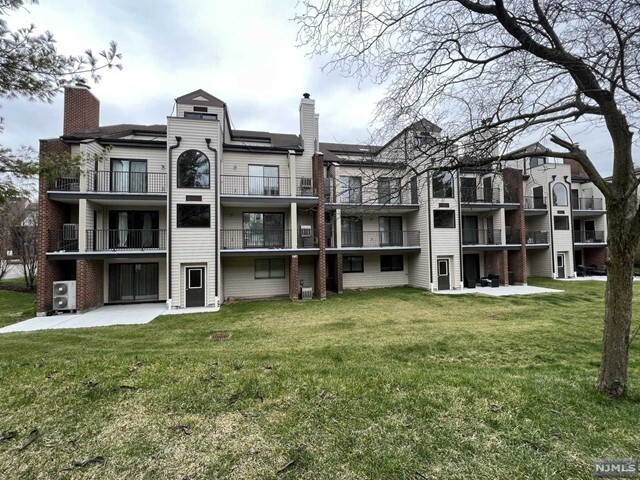 Photo - 5 Millay Ct Townhome
