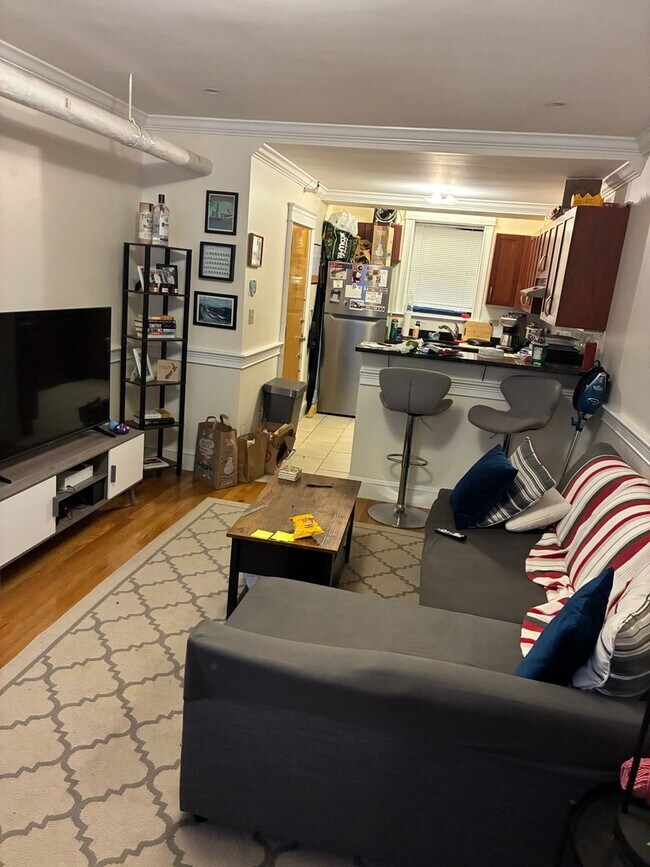 Building Photo - Bright 1 Bedroom in Allston • Amazing Price • Available 2/1/2026