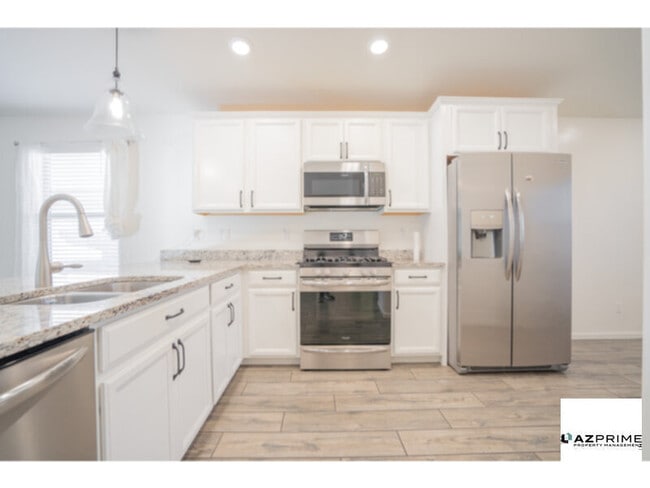 Photo - Step Into Unrivaled Comfort And Style With This Like-New 3/2 Phoenix Gem.