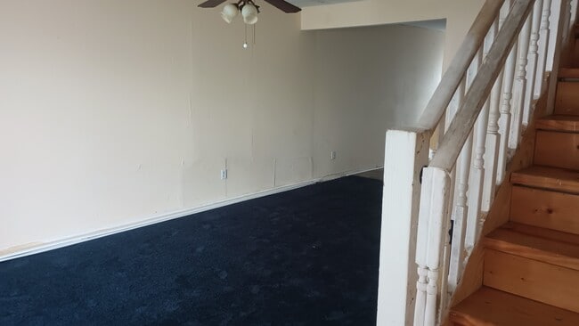 Living room. - 3412 Victoria Cir