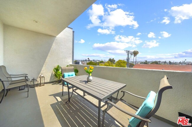 Photo - 497 N St Andrews Pl