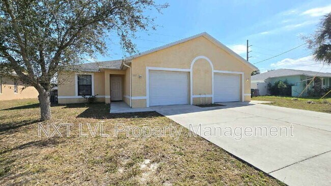 Building Photo - 303 NE 24th Ave