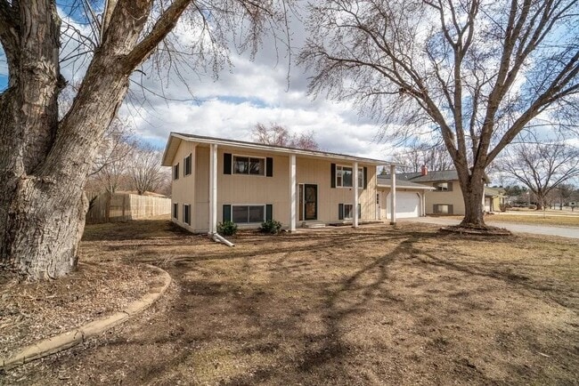 SIDE - 3419 Gerrard Ave