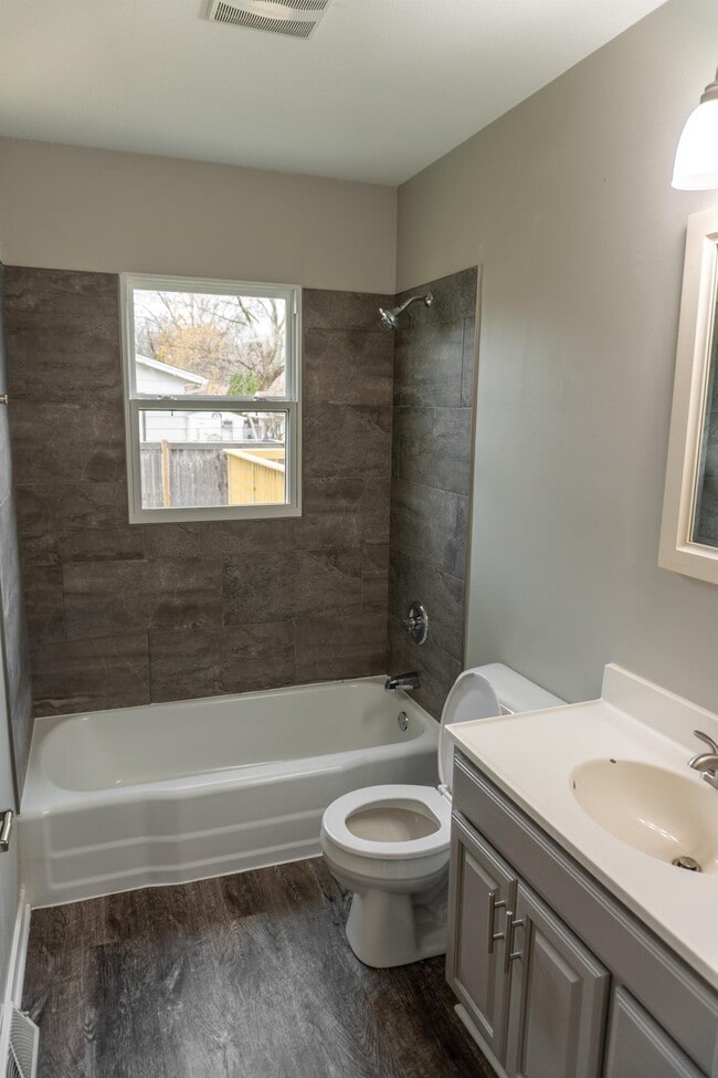 Photo - 2355 Hawthorne Ct