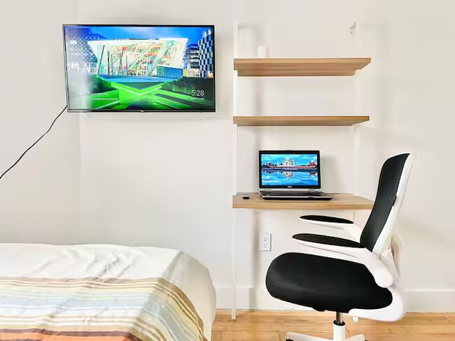 Building Photo - Furnished room/NOT APARTMENT Unit 3FL