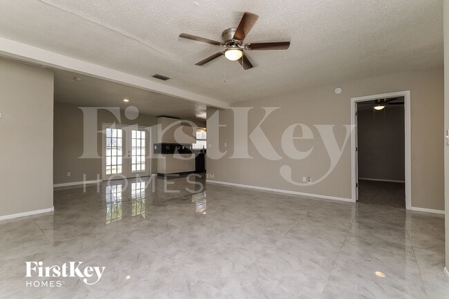 Photo - 1418 Stonehaven Way
