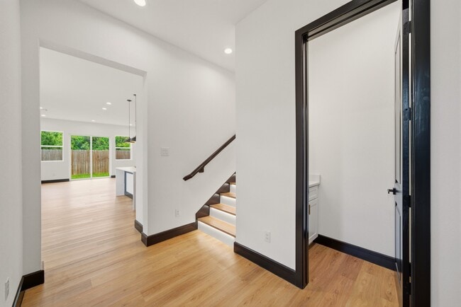 Photo - 4439 Gunter St