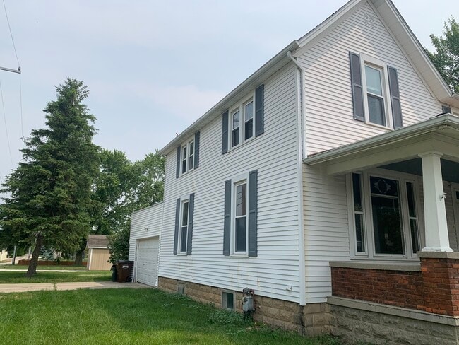 Photo - 256 E 5th St