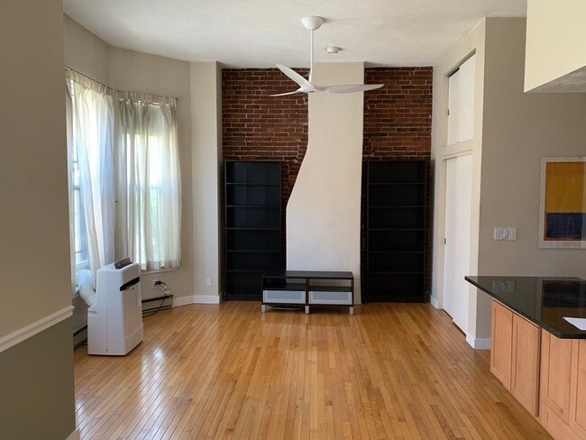 Photo - 312 Columbus Ave Unidad 5 Rental