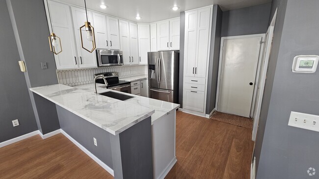 Building Photo - 10991 Oak Grv Cir Rental