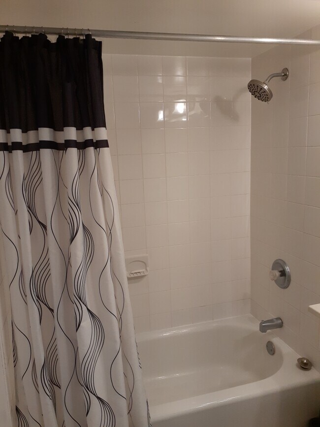 Photo - 3222 Sanders Rd Unidad 1F